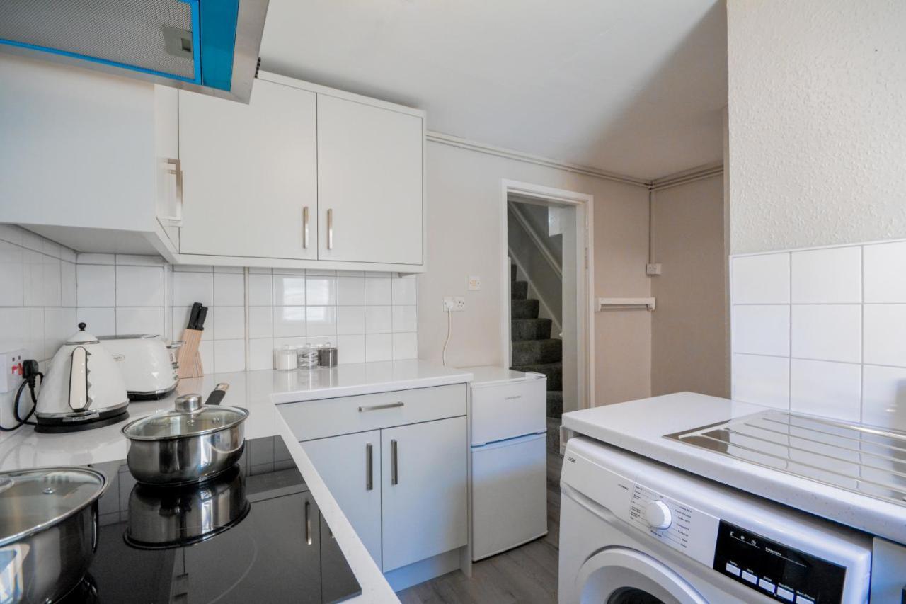 With Alexandra - Free Parking - Free Wifi Superb Location Holiday home Liverpool